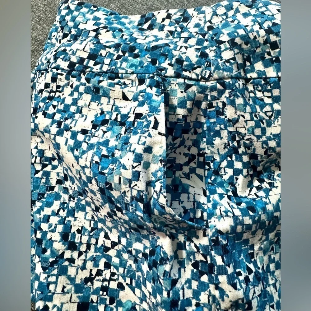 Courtenay Women’s Pull On Knit Blue Geometric Skort Shorts SIZE 16P Pockets